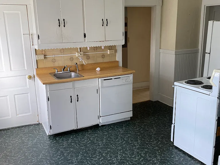 31 Foss St #1 — Photo 1