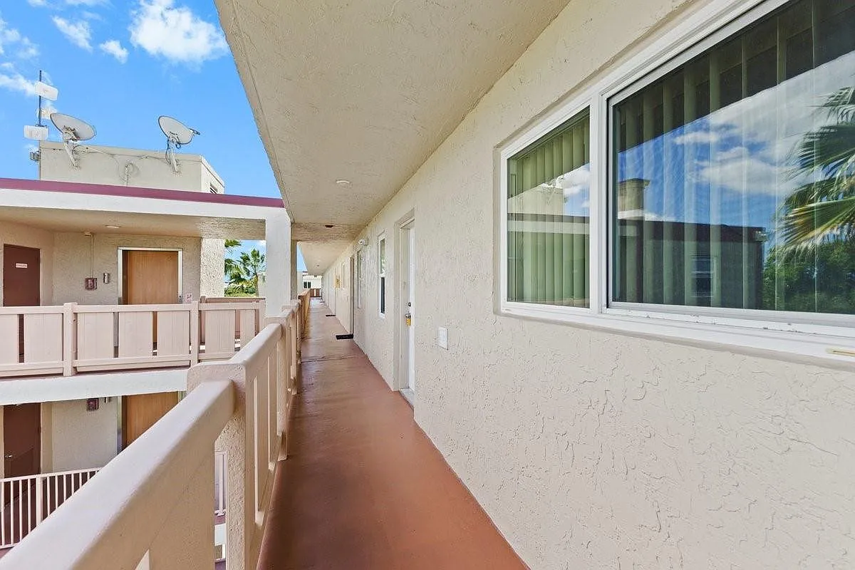 2 bed, 2.0 bath, 770 sqft, $1,900 — Photo 2