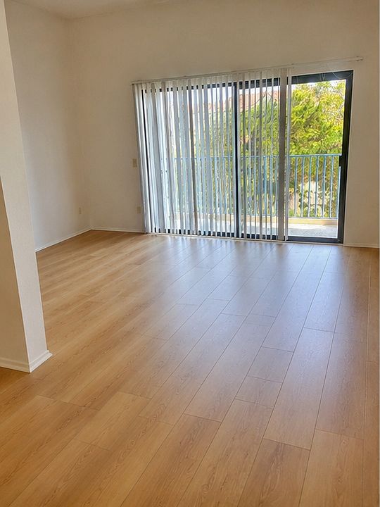 1st image of 8310 Regents Rd Unit 3F