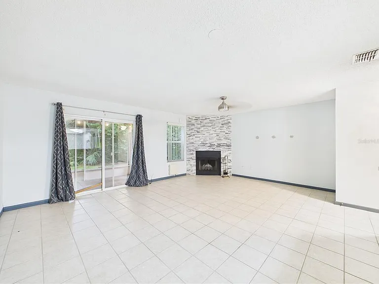 11239 Cedar Hollow Ln — Photo 11