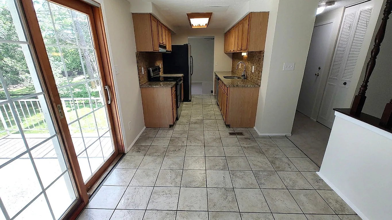 4 bed, 2.5 bath, 2328 sqft, $3,000 — Photo 2