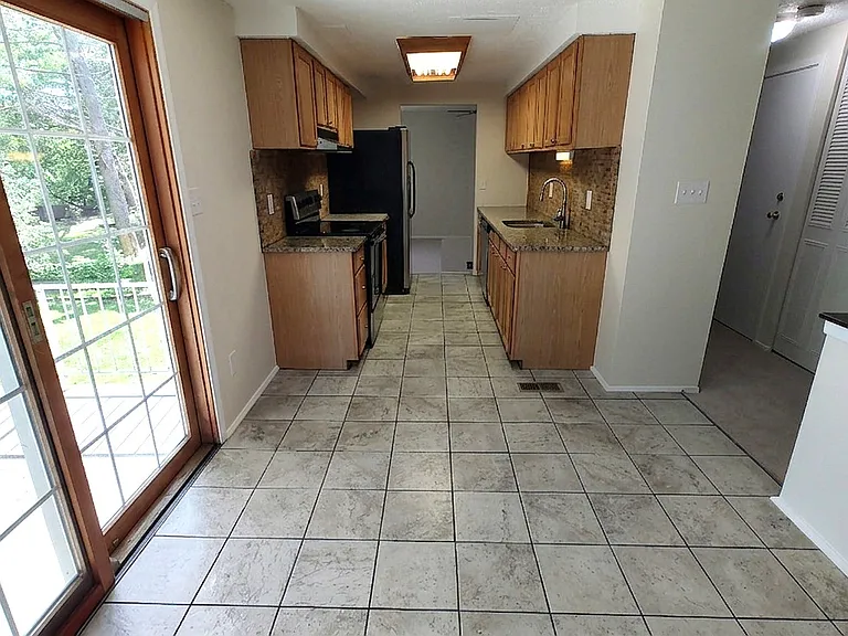 8638 Saxon Cir — Photo 2