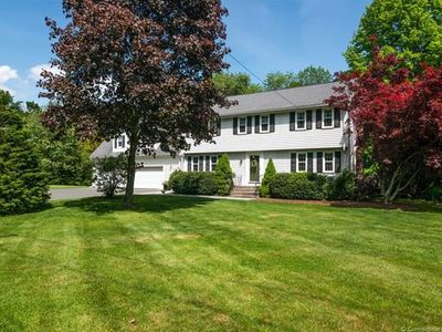 556 Lovely St, Avon, CT, 06001