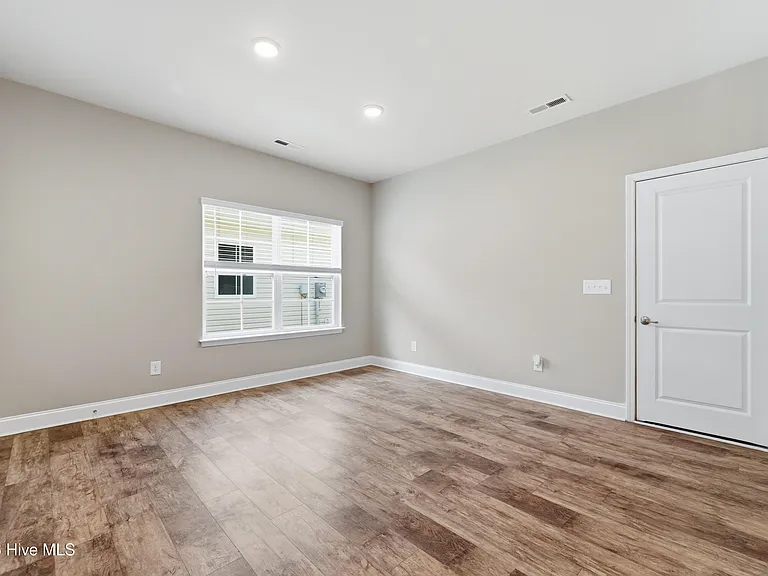 755 Greenwich Pl — Photo 21