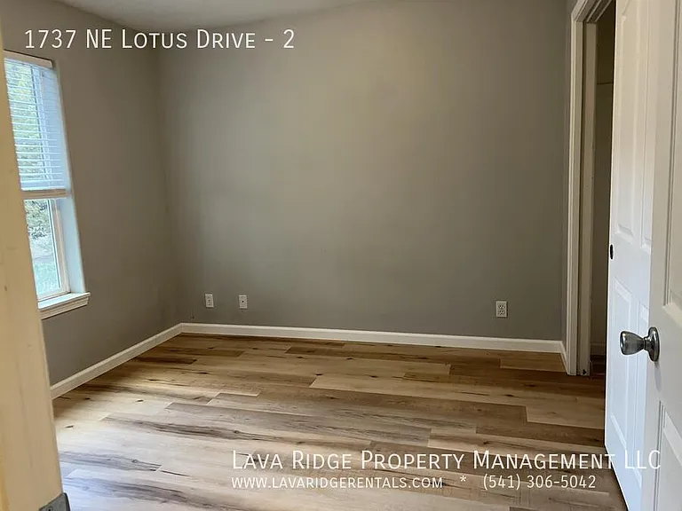 1737 NE Lotus Dr #2 — Photo 22