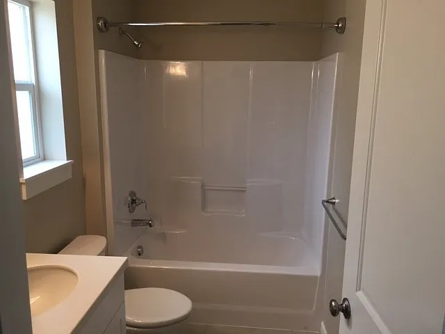 1609 NE 8th St #2 — Photo 8