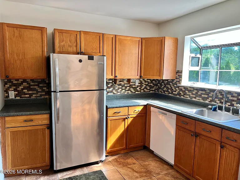12 White Dr — Photo 10