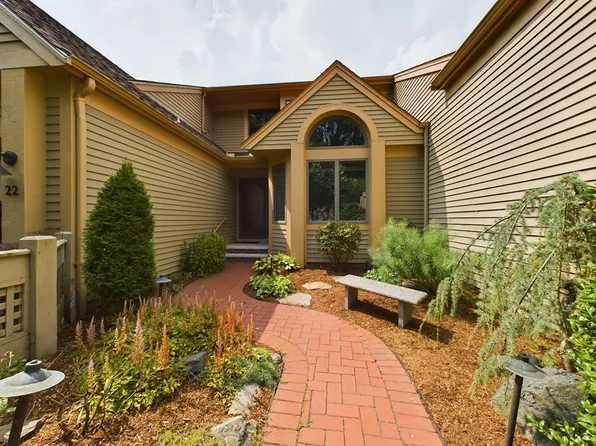 7 Wainwright Rd Unit 22, Winchester, MA 01890