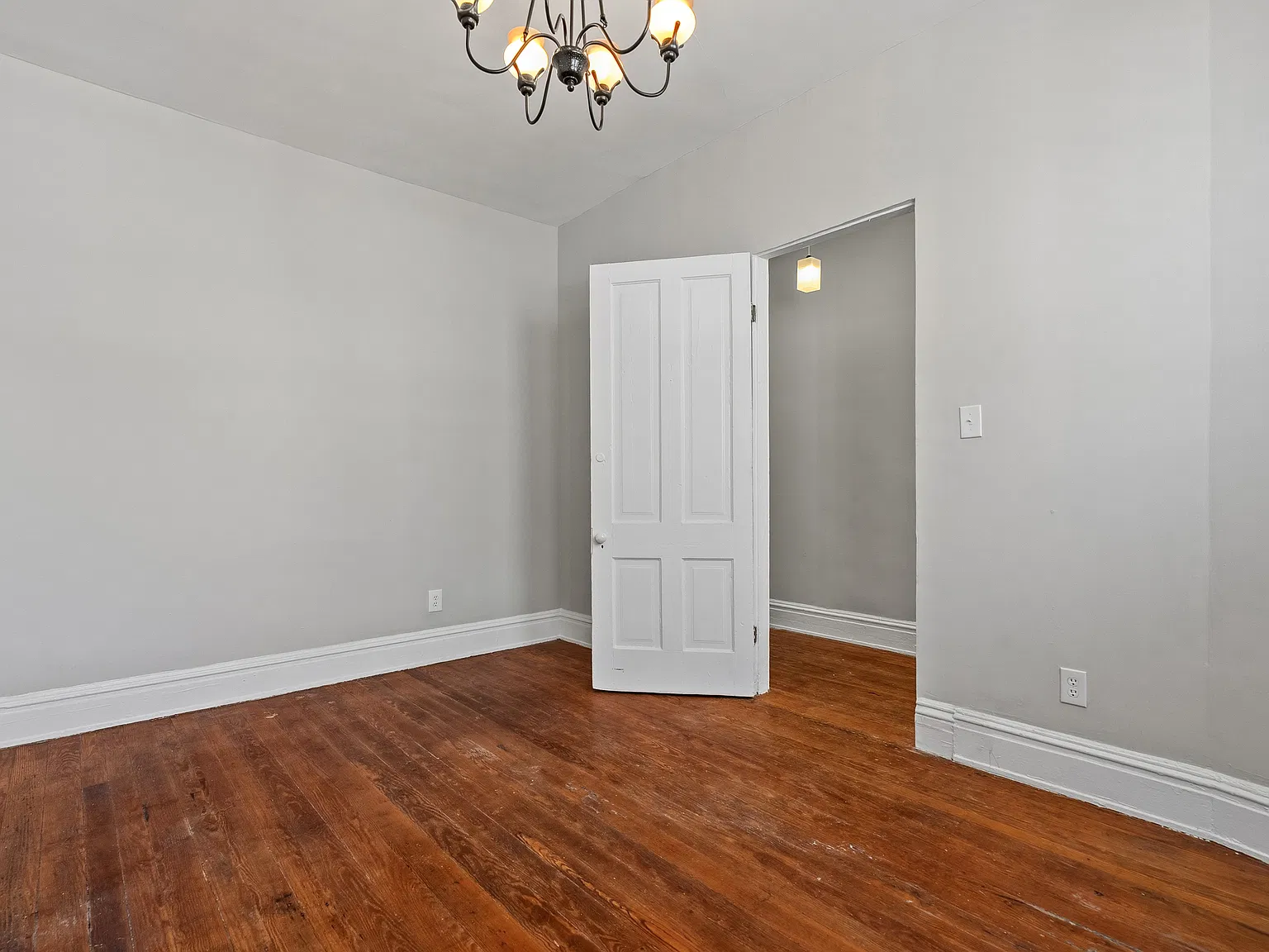 2512 E Leigh St — Photo 4