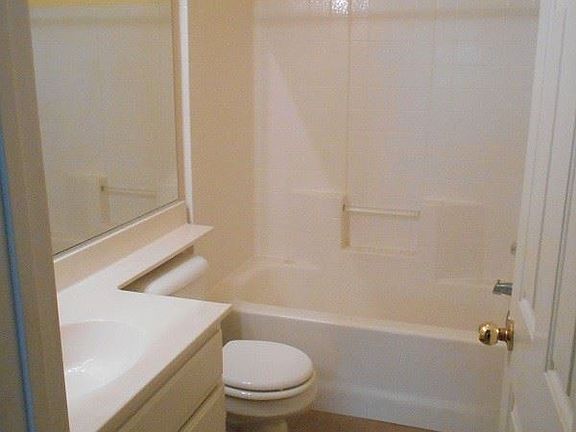 5th image of 15371 Sharon Ave
