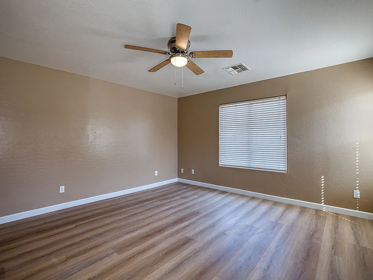 42394 W Oakland Dr — Photo 8