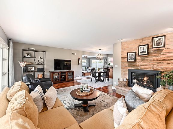 5th image of 12236 Woodside Ct