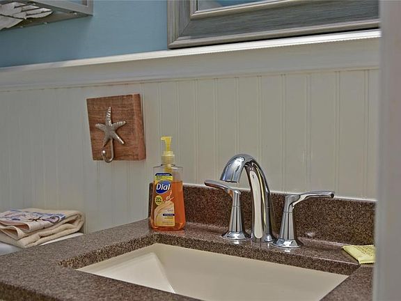 5th image of 170 Roosevelt Dr APT 17