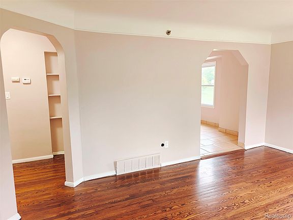 2nd image of 6270 Hunt St