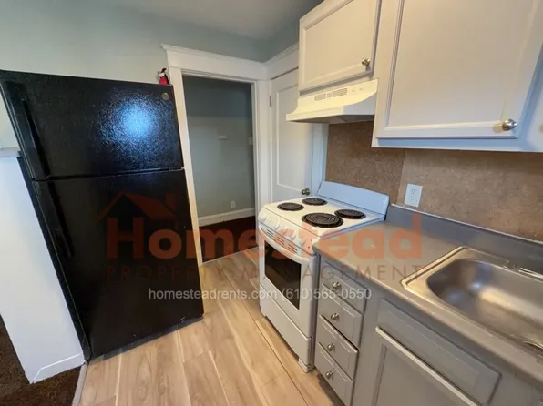 207 Long Ln, Upper Darby, PA 19082