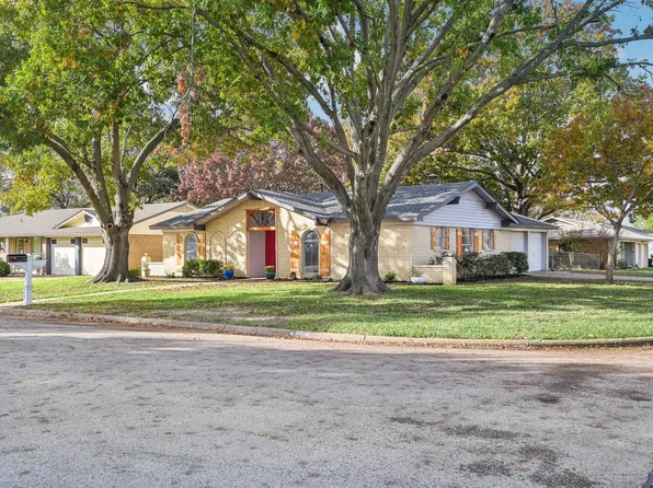 937 Madrid St, Hurst, TX 76053