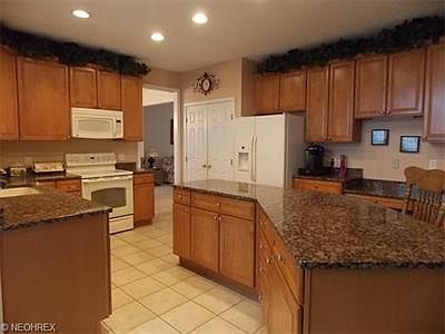 4th image of 3777 Woodglen Ave