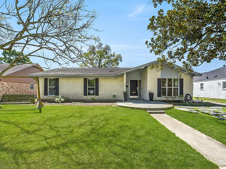 6215 Queensloch Dr — Photo 1
