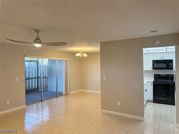 3rd image of 5751 Foxlake Dr APT A