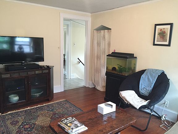 3rd image of 1139 Beaconsfield Ave APT 3