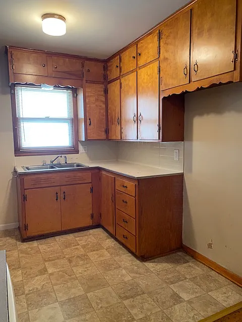 1065 South English Avenue - 1 — Photo 4