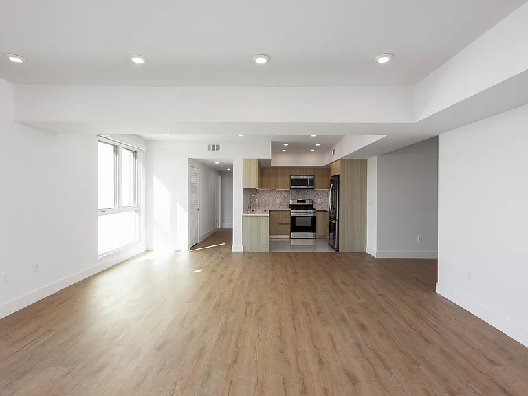 1070 S Holt Ave — Photo 14