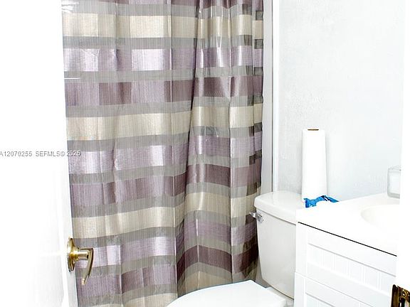 4th image of 2732 W 68th Pl