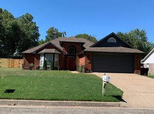 1104 N Flamingo Rd, Rogers, AR 72756