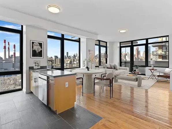 34-46 Vernon Boulevard image 1 of 19