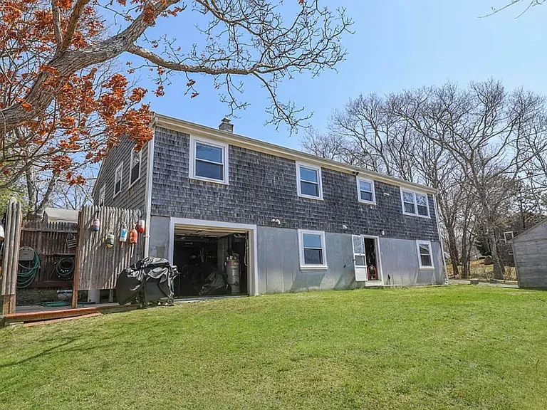 171 Edgewater Dr W — Photo 6