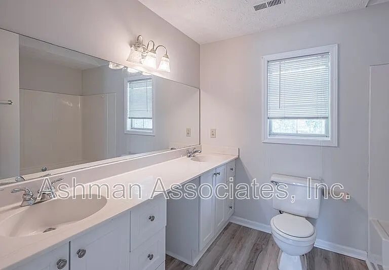 2402 Betsy Ct SW — Photo 23