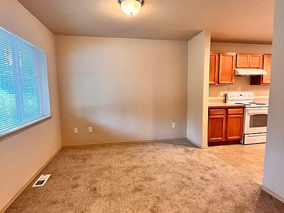 4th image of 15516 87th Ave E
