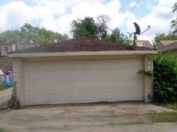 5th image of 8836 S Sacramento Ave