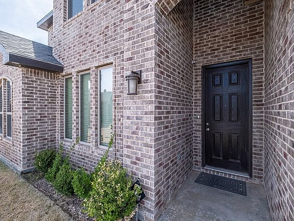 4th image of 62 Berkshire Cir