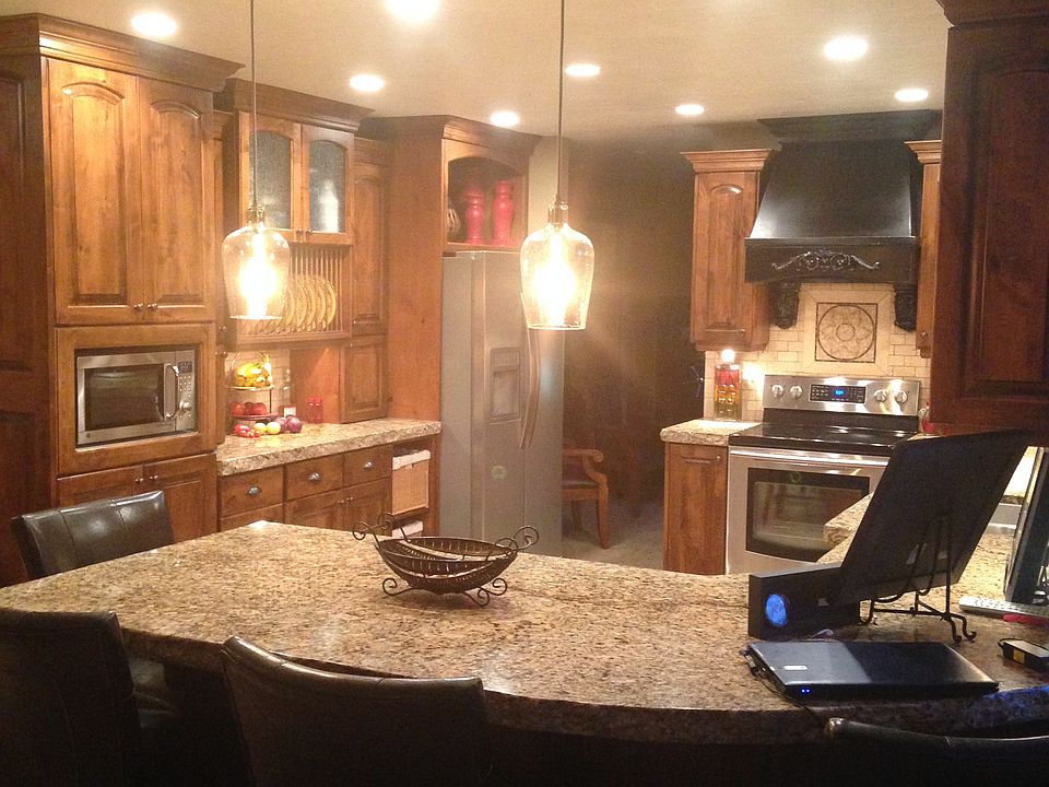 1st image of 606 W Saratoga Dr