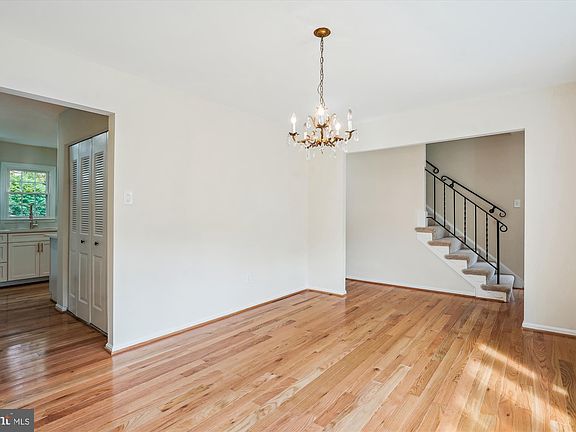 4th image of 9120 Windflower Ln