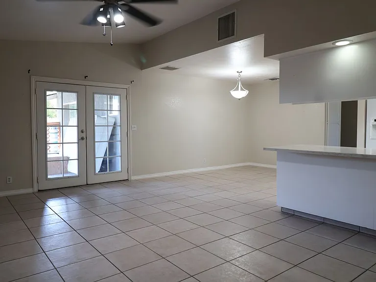 528 S Sorrel St — Photo 7