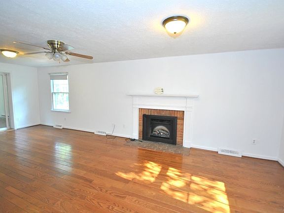 5th image of 1725 Heritage Cir