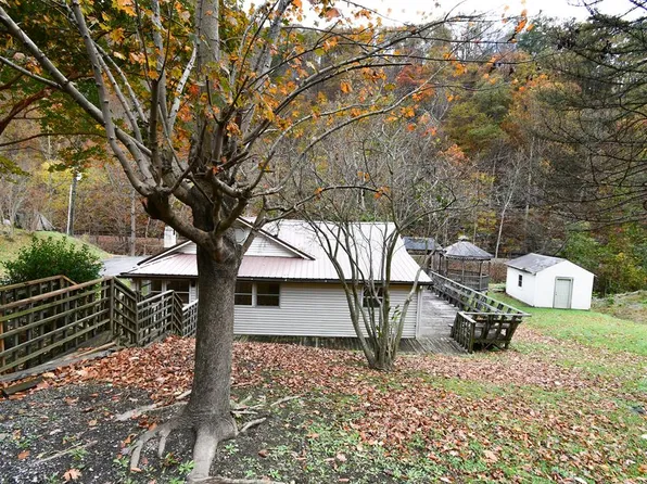 12451 Riverside Dr, Oakwood, VA 24631