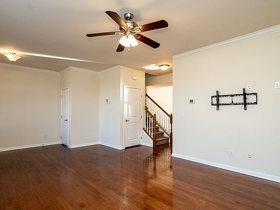 4th image of 309 Roundhouse Ln