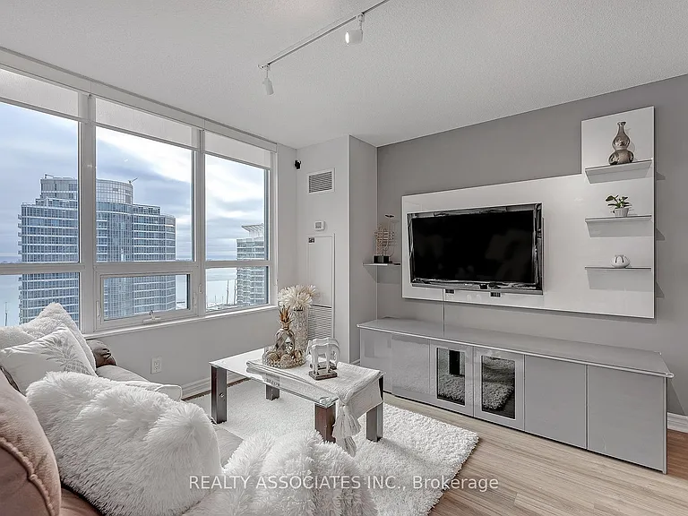 19 Grand Trunk Cres #2710 — Photo 11