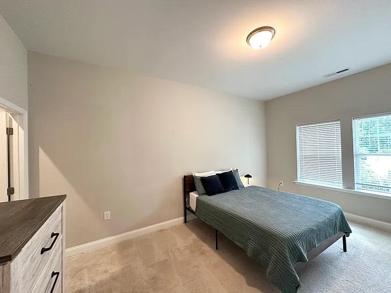 304 Fenella Dr #B — Photo 7