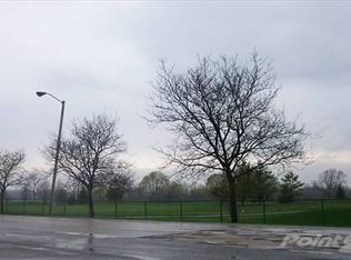 1106 Oak Valley Dr, Pontiac, MI 48341