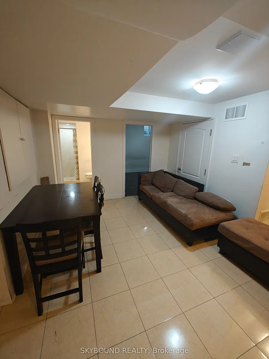 Building Photo - 828 Bethany Cres #BASEMENT
