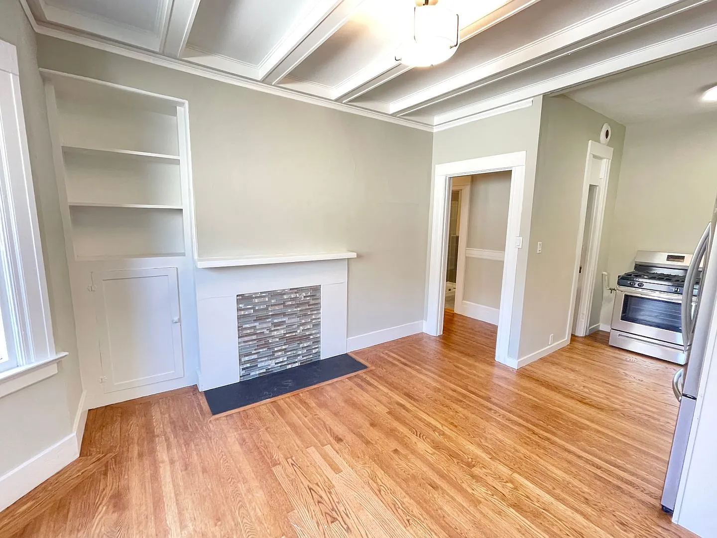 105 (1732 Washington) — Photo 2