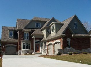 282 Middaugh Rd, Clarendon Hills, IL 60514