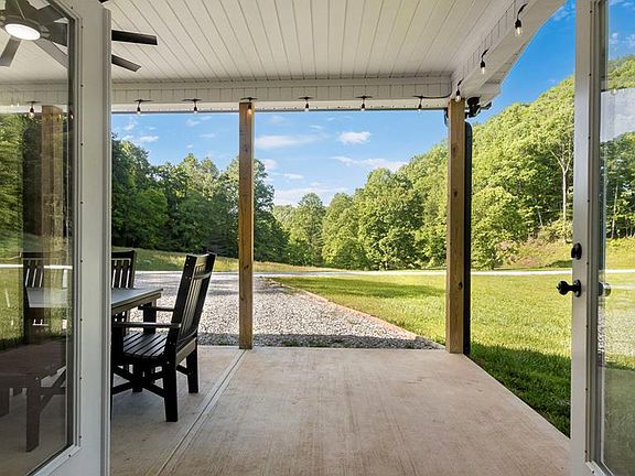 26th image of 1651 Winding Stairs Rd
