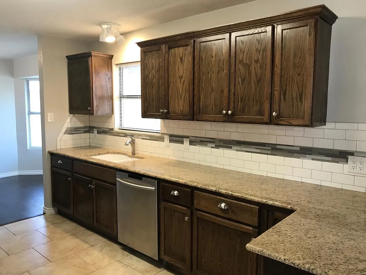 3 bed, 1600 sqft, $2,300 — Photo 4