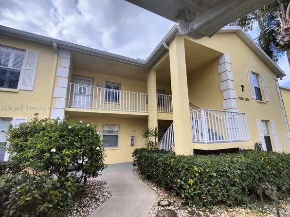 2668 Kings Lake Blvd, Naples, FL 34112