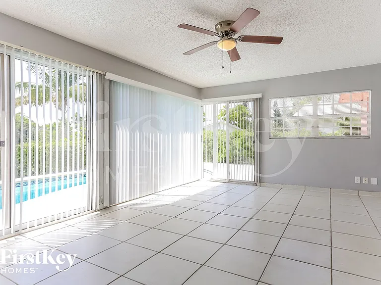 4006 NW 76th Ave — Photo 8